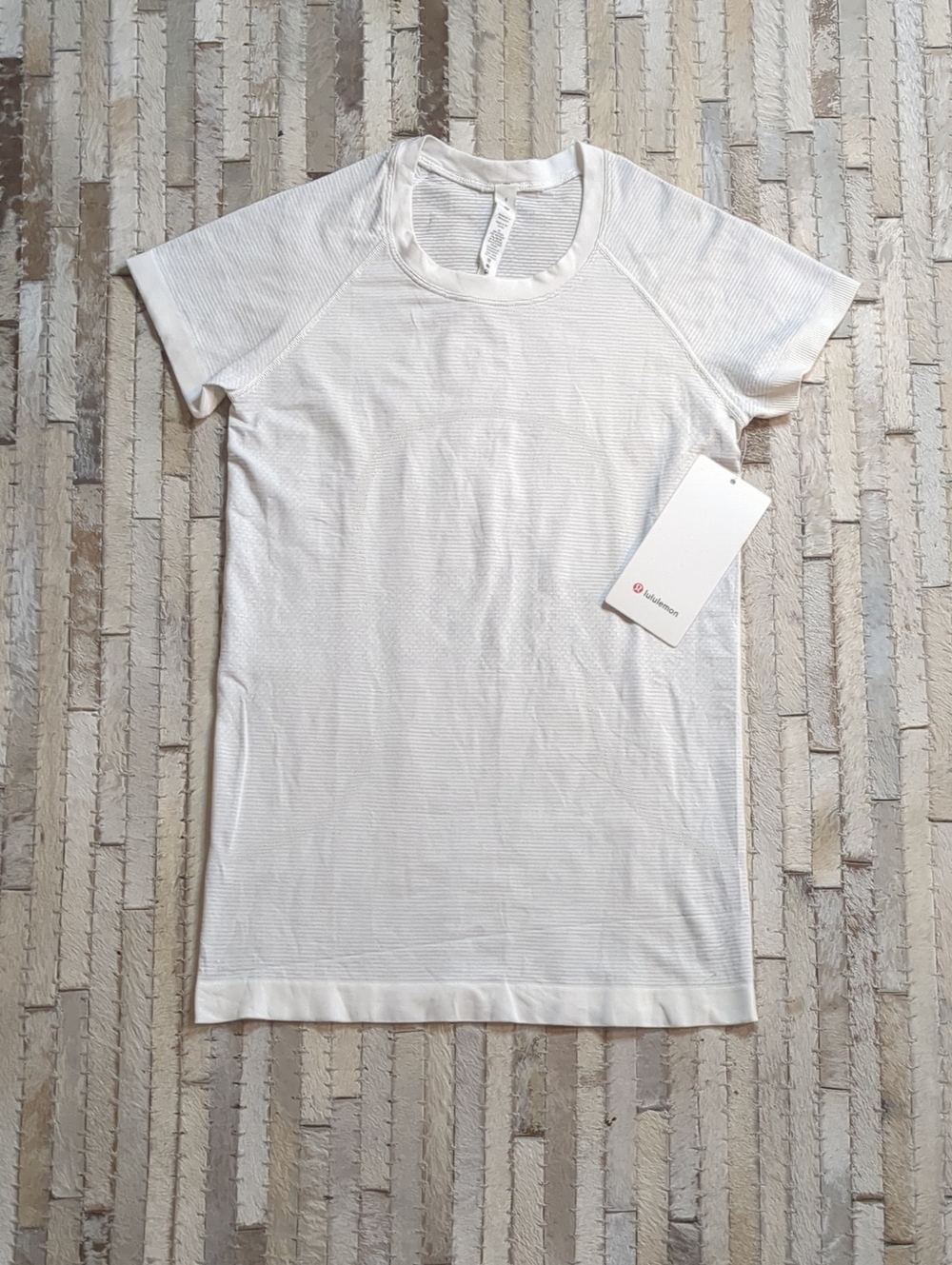 Lululemon Women's 6 Swiftly Tech Short Sleeve 2.0 White Shirt NWT